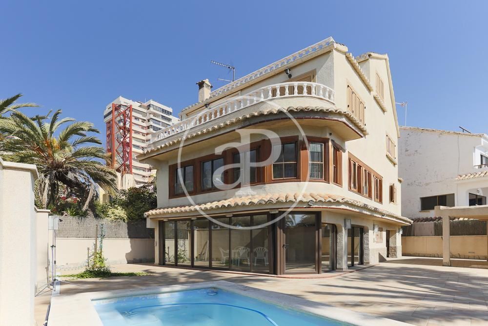 Vista exterior de Casa o xalet de lloguer en La Pobla de Farnals amb Aire condicionat, Calefacció i Jardí privat