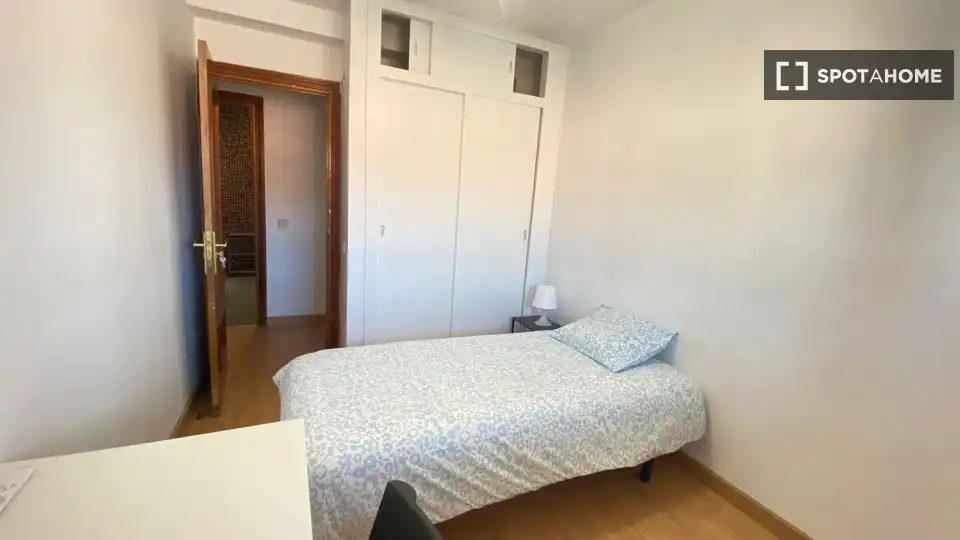 Bedroom of Flat for rent in Madrid  with Air Conditioner, Heating and Furnished