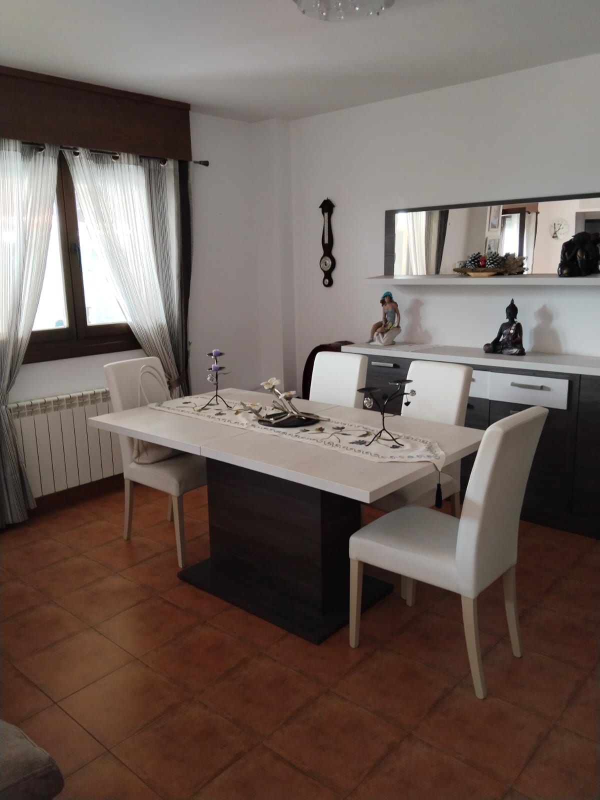 Menjador de Casa adosada en venda en Sojuela amb Calefacció, Terrassa i Traster