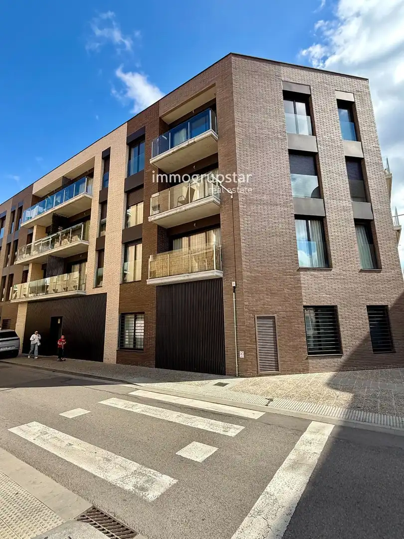 Exterior view of Attic for sale in Girona  with Air Conditioner, Heating and Terrace