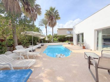 Detached house with pool for sale in Son Servera Poble