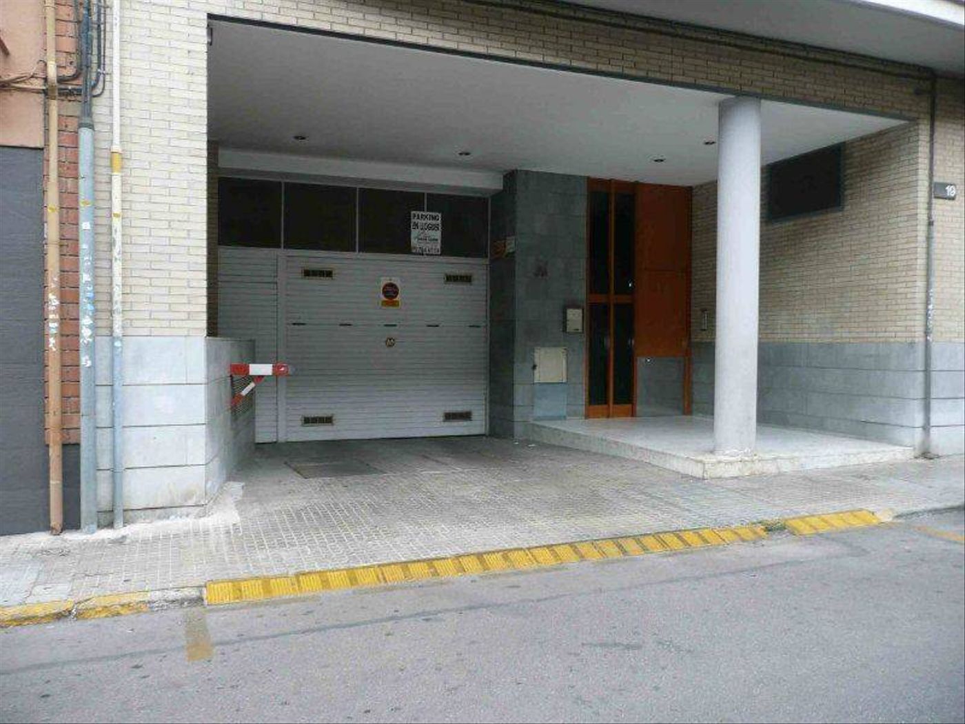 Garage to rent in Carrer de Marinel·lo Bosch, Cementiri Vell