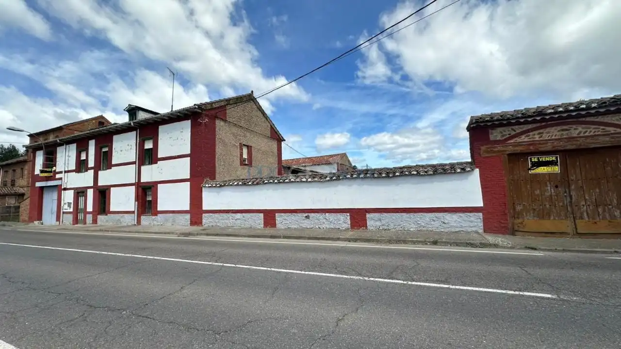 Exterior view of Country homes for sale in San Andrés del Rabanedo  with Heating, Private garden and Terrace