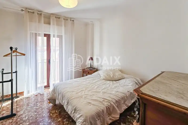 Habitación de Edificio en venta en Úbeda