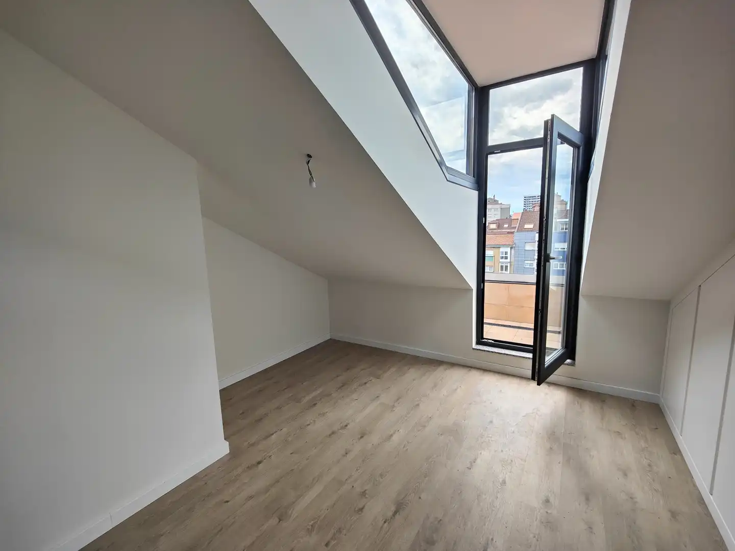 Habitación de Ático en venta en Gijón  con Calefacción, Parquet y Terraza