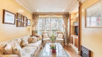 Living room of Flat for sale in  Madrid Capital  with Air Conditioner, Heating and Community pool
