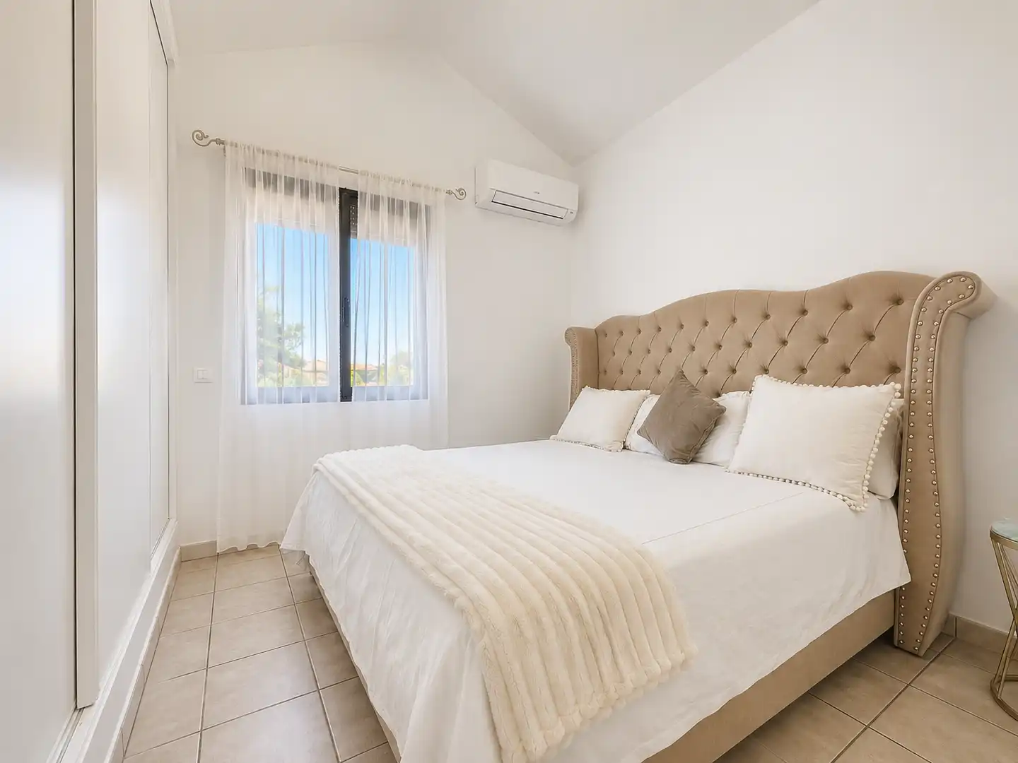 Habitación de Casa o chalet en venta en Nuevo Baztán con Aire acondicionado, Calefacción y Jardín privado
