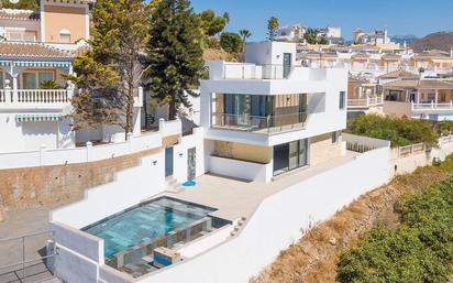 Vista exterior de Casa o xalet en venda en Torrox amb Aire condicionat i Piscina