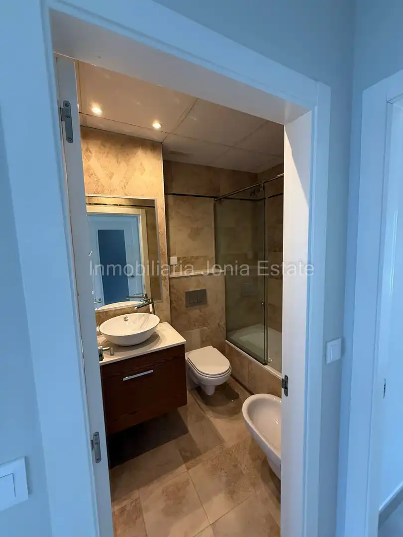 Bany de Apartament de lloguer en Villajoyosa / La Vila Joiosa amb Aire condicionat, Jardí privat i Terrassa