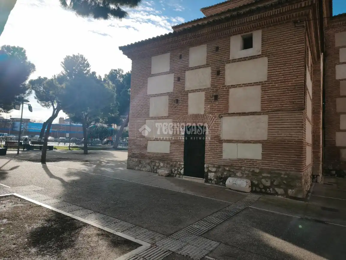Vista exterior de Piso en venta en Alcalá de Henares con Terraza