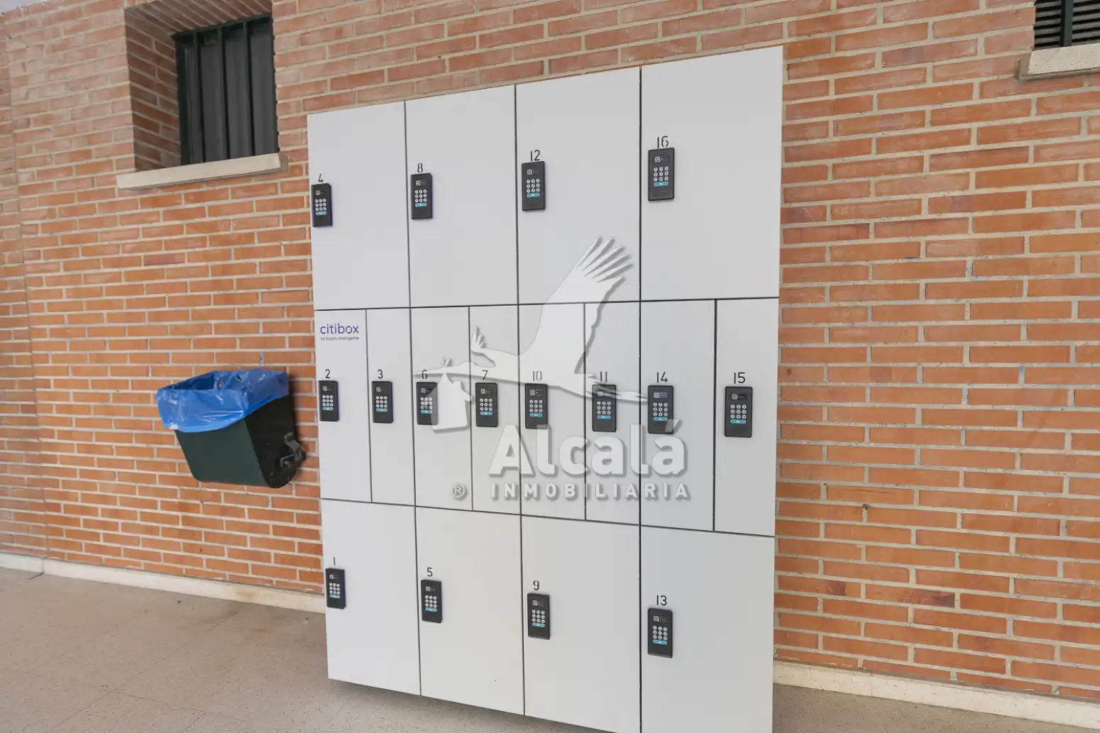 Parking de Piso en venta en Madrid con Calefacción, Jardín privado y Piscina