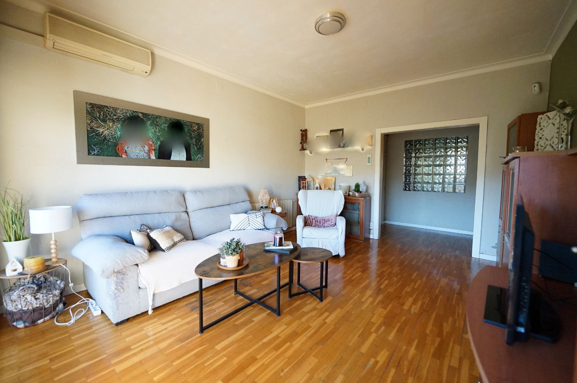 Living room of Flat for sale in  Barcelona Capital  with Air Conditioner, Heating and Parquet flooring