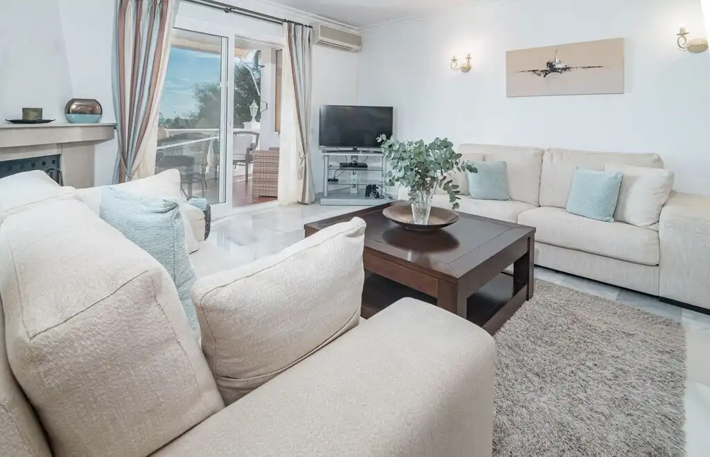 Sala d'estar de Casa o xalet en venda en Mijas amb Aire condicionat, Jardí privat i Terrassa