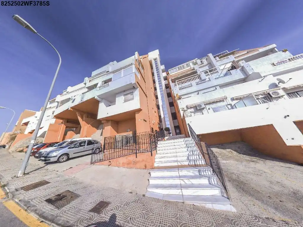 Pis amb piscina en venda a Calle Catania 100