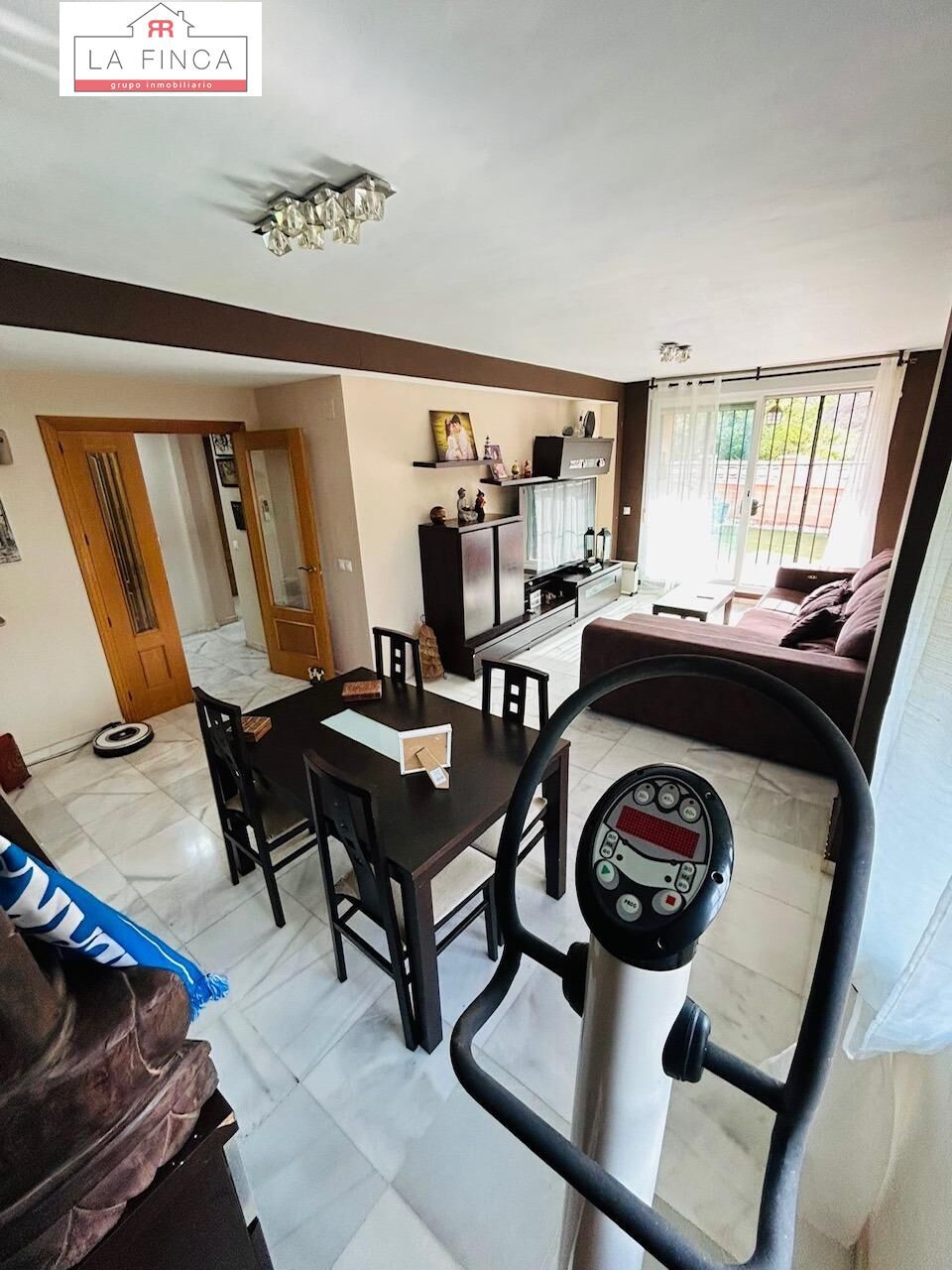 Sala d'estar de Planta baixa en venda en Vélez-Málaga amb Jardí privat, Terrassa i Piscina comunitària