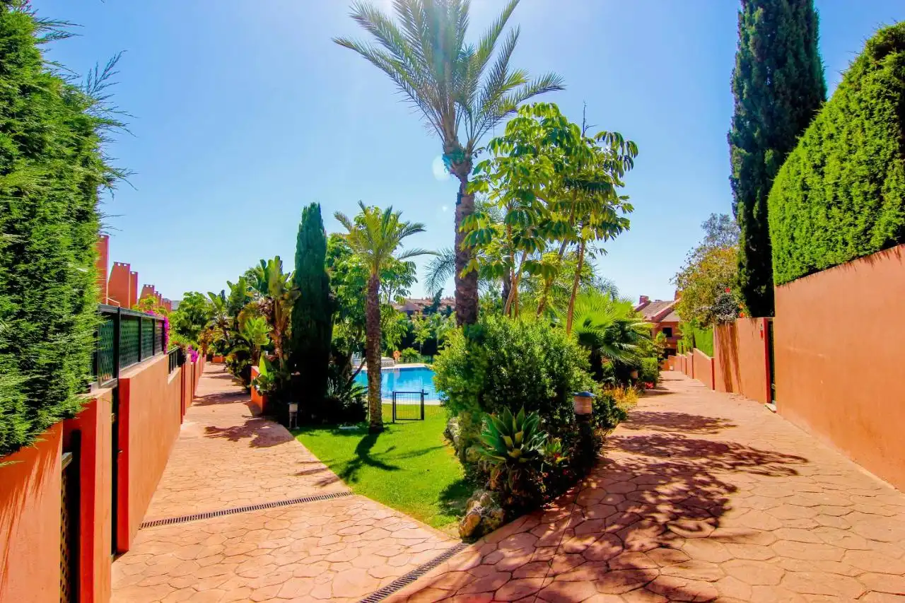 Casa adosada en venda a Bahía de Marbella