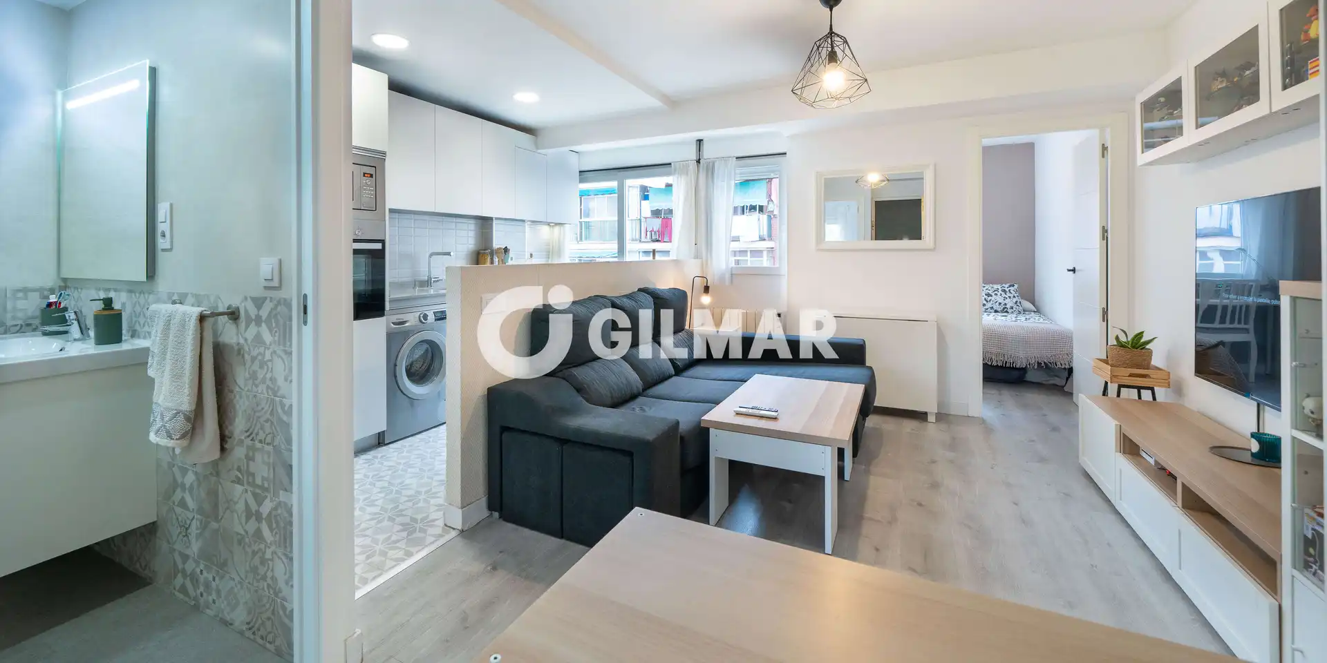 Living room of Flat for sale in Ciudad Lineal