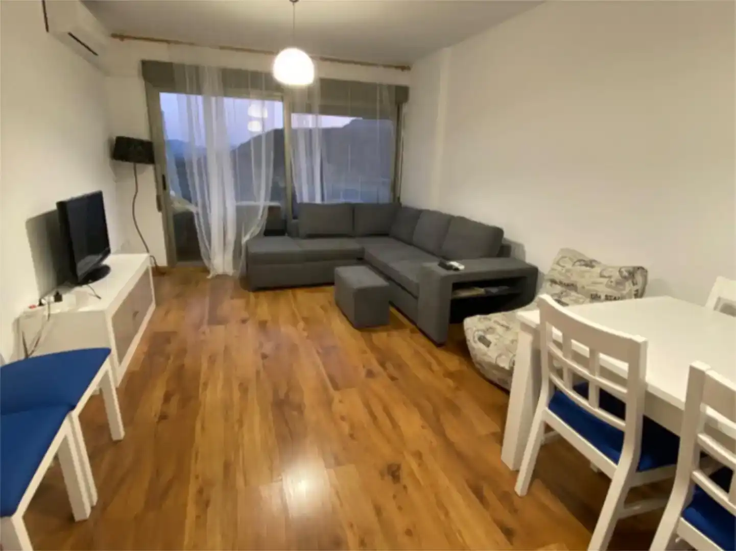 Sala de estar de Apartamento en venta en Cortes de Pallás con Aire acondicionado, Parquet y Amueblado