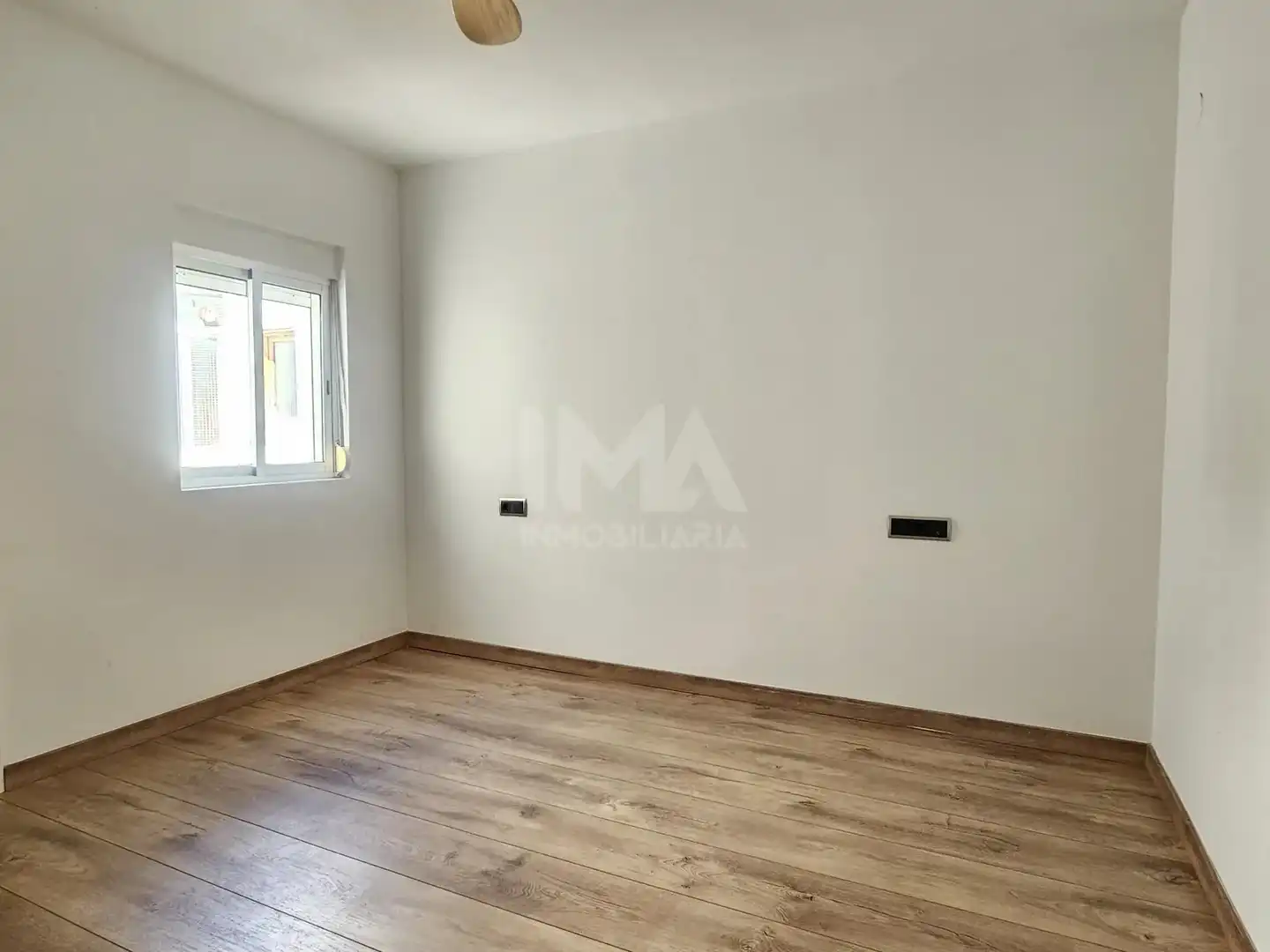 Dormitori de Pis de lloguer en L'Eliana amb Aire condicionat, Parquet i Forn