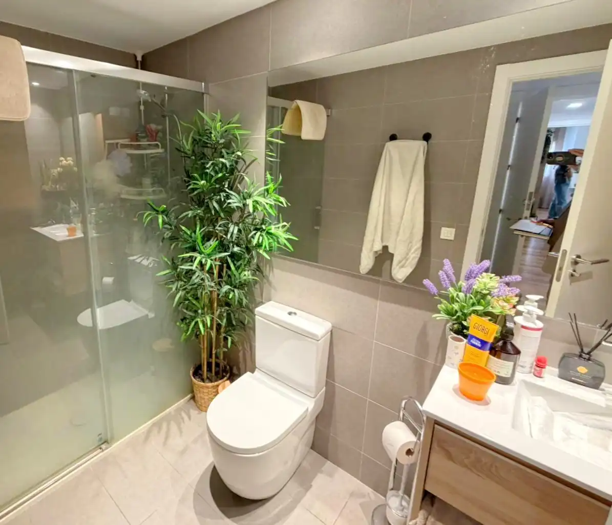 Bathroom of Flat for sale in El Prat de Llobregat  with Air Conditioner, Parquet flooring and Terrace