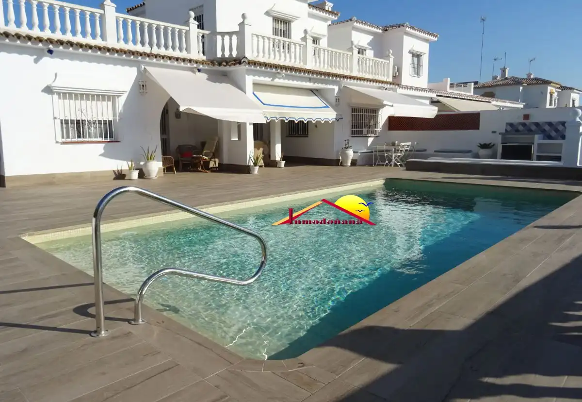 Chalet con terraza en venta en Matalascañas