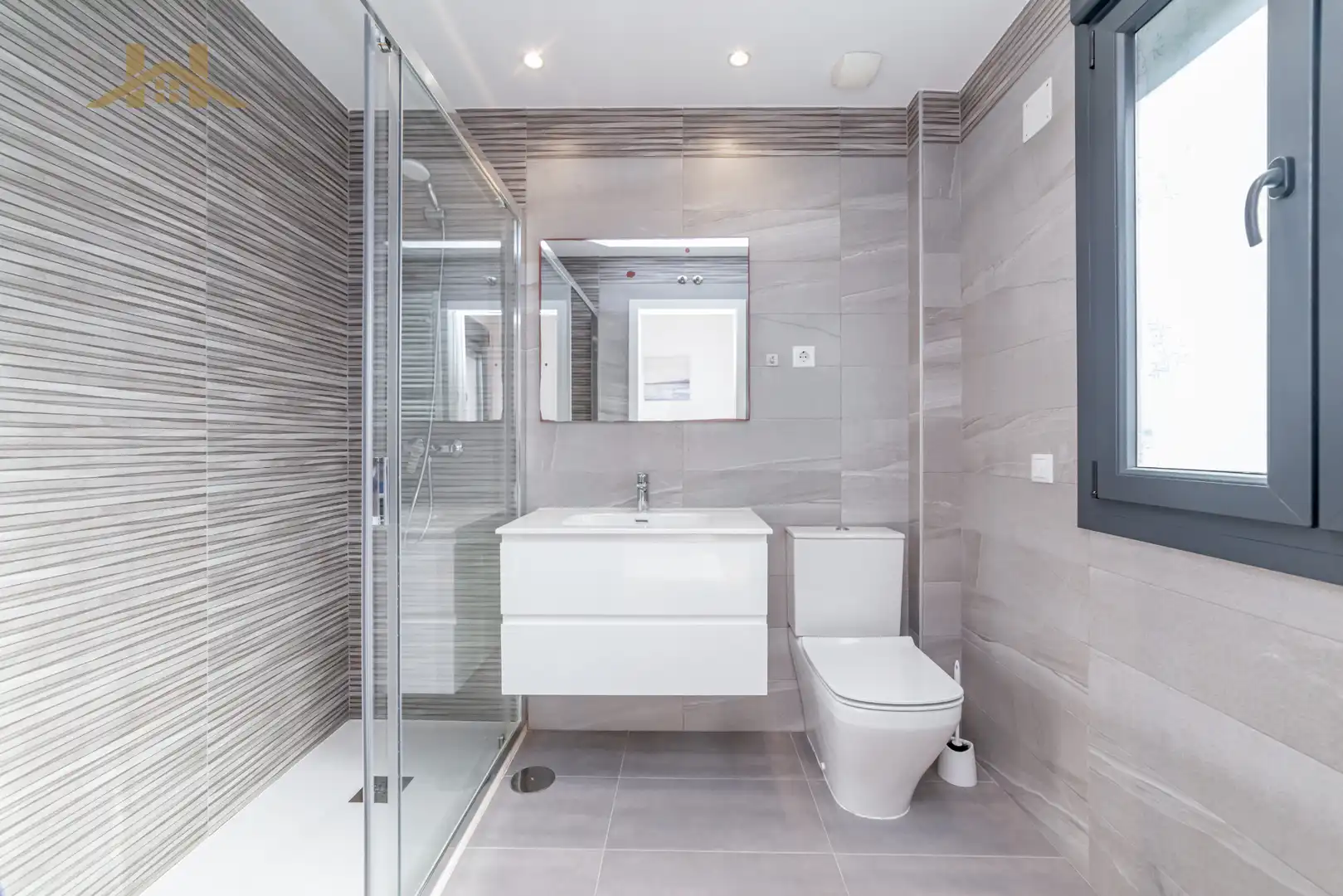 Baño de Casa adosada en venta en Valdemoro con Aire acondicionado, Calefacción y Jardín privado