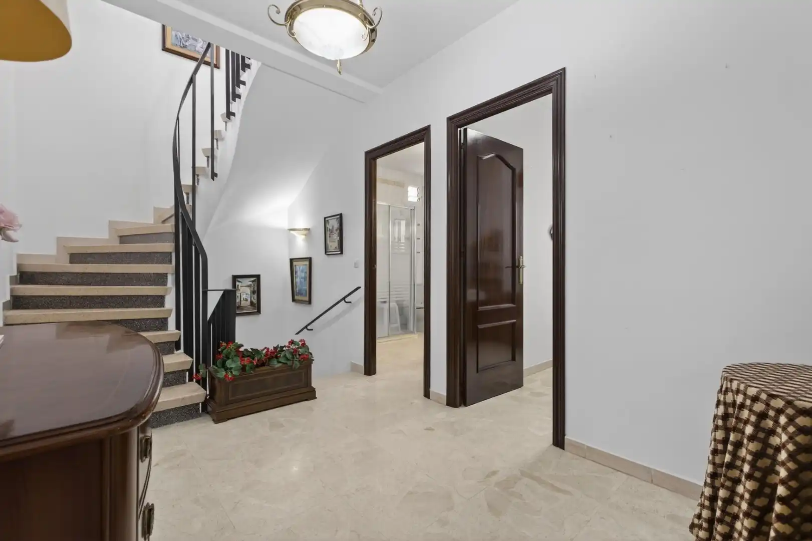 Houses for sale in Sevilla  with Air Conditioner, Terrace and Balcony