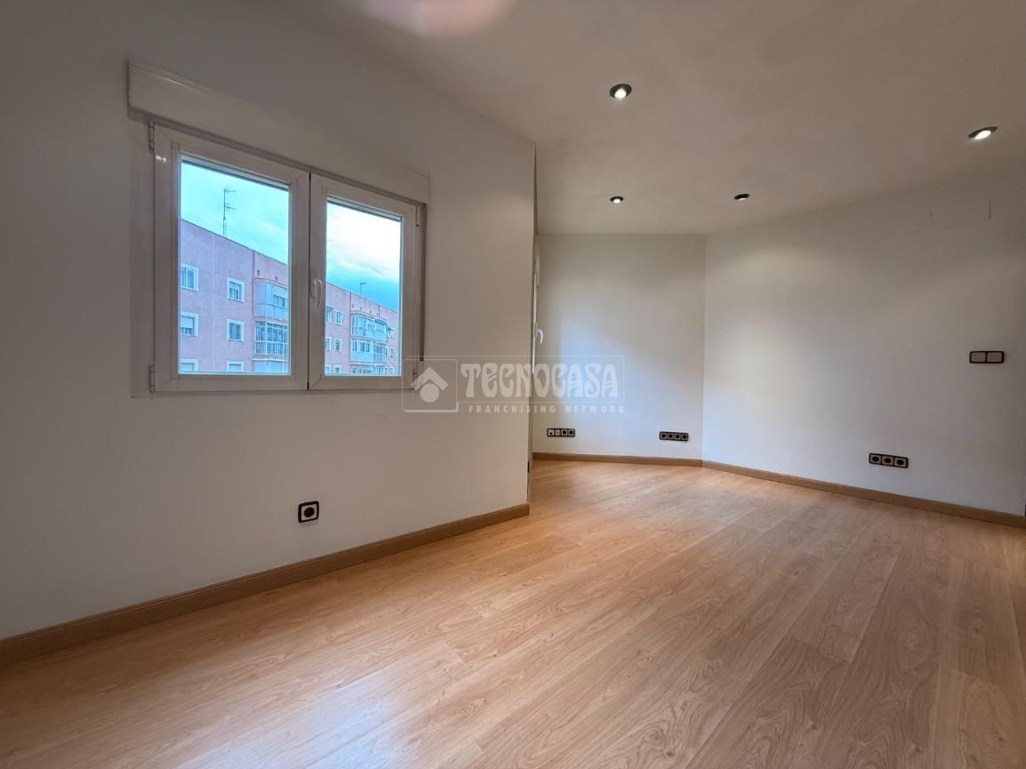Bedroom of Flat for sale in  Madrid Capital  with Air Conditioner and Heating