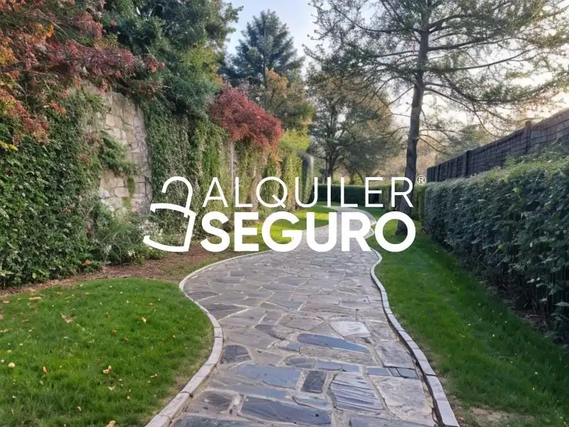 Vista exterior de Piso de alquiler en Pozuelo de Alarcón con Calefacción, Terraza y Trastero