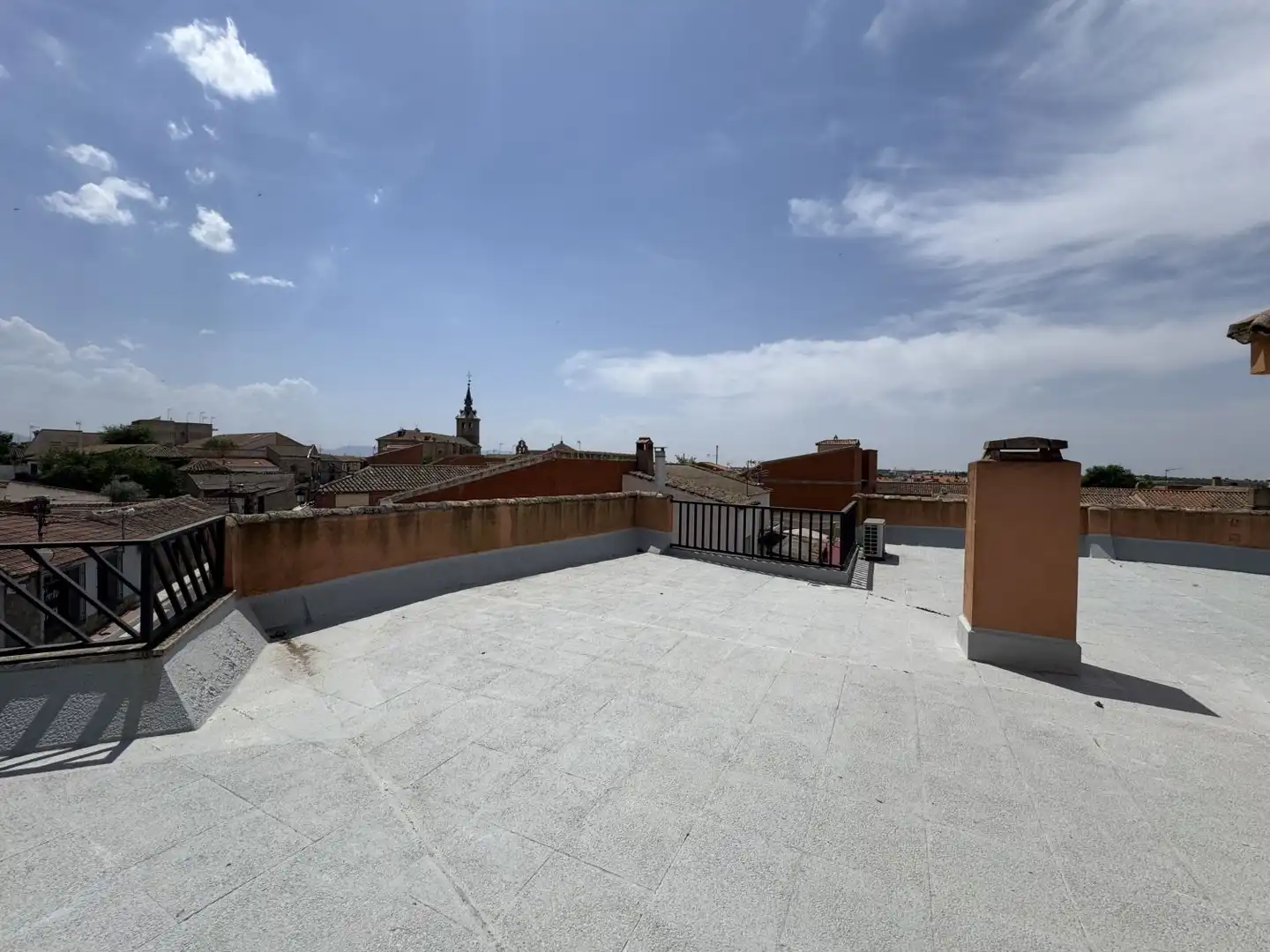 Terraza de Piso de alquiler en Cuerva con Aire acondicionado, Calefacción y Terraza