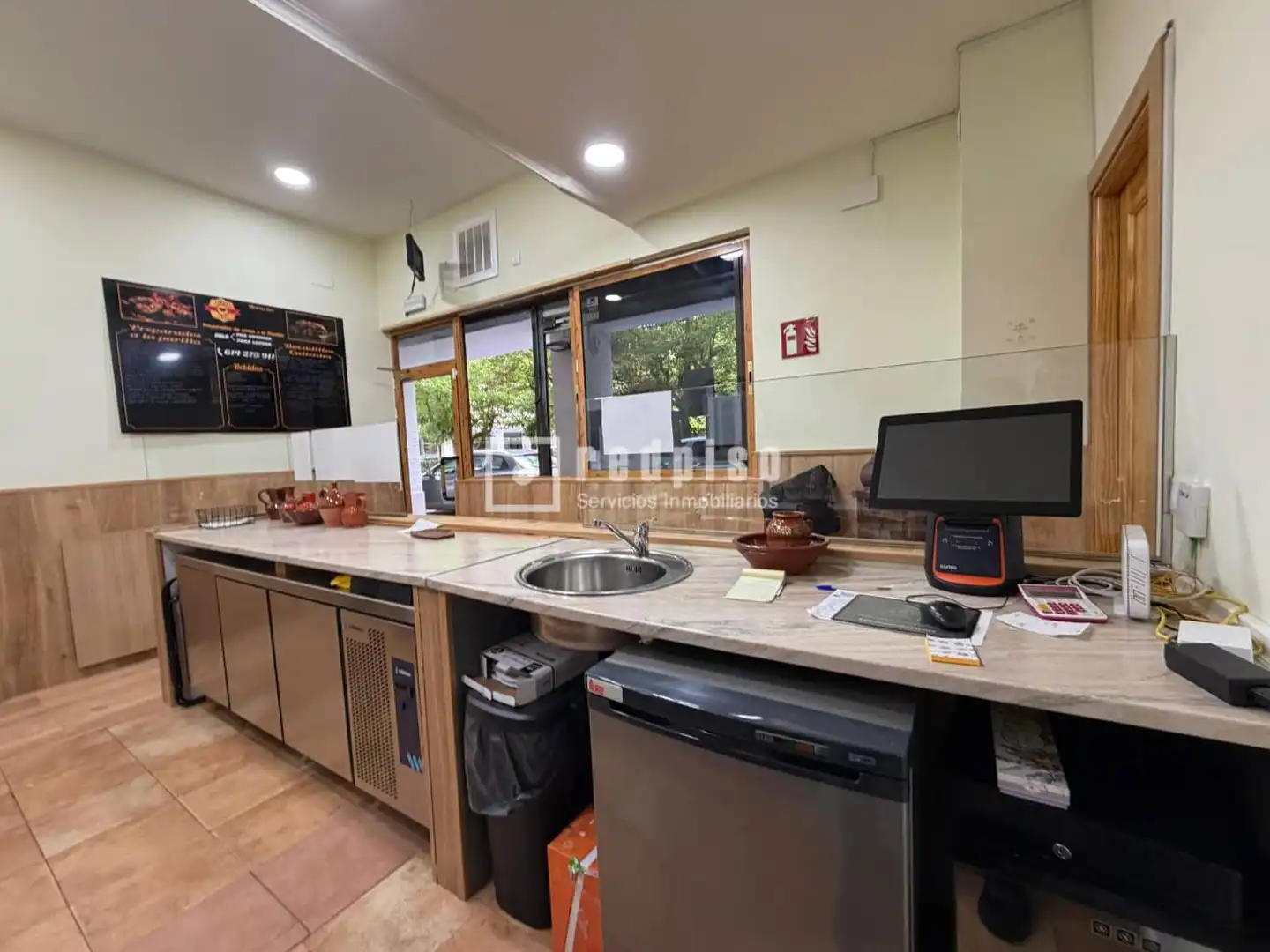 Cocina de Local en venta en Alcalá de Henares con Terraza y Alarma