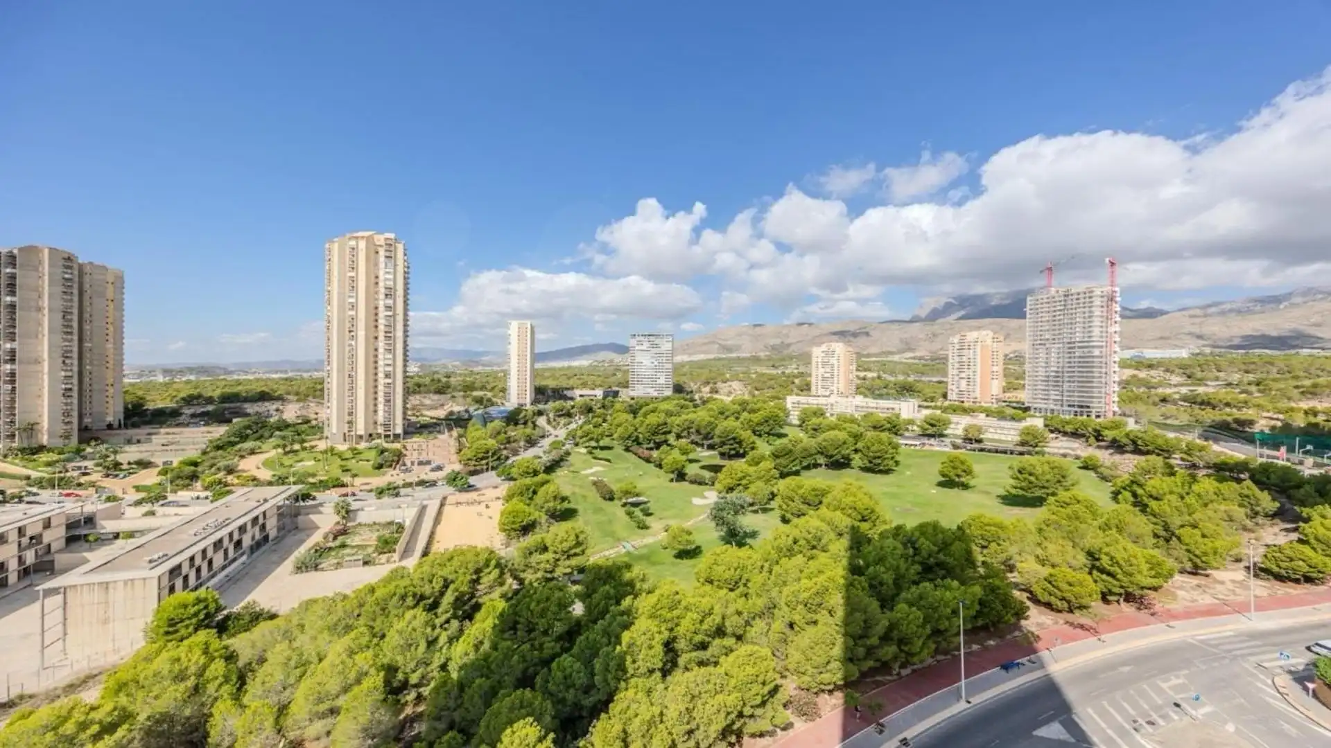 Vista exterior de Pis de lloguer en Via Parque