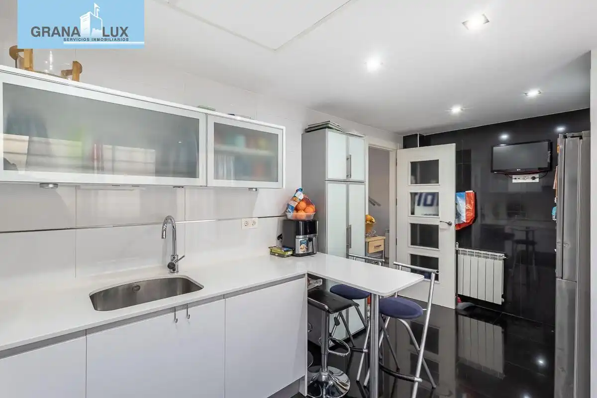 Kitchen of Houses for sale in Granada  with Air Conditioner, Heating and Terrace