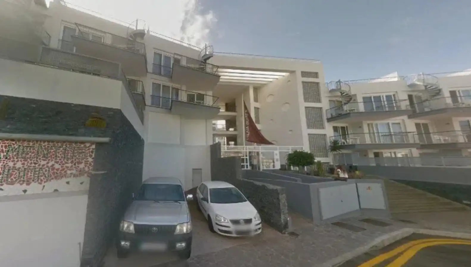 Vista exterior de Pis en venda en Santiago del Teide amb Piscina comunitària