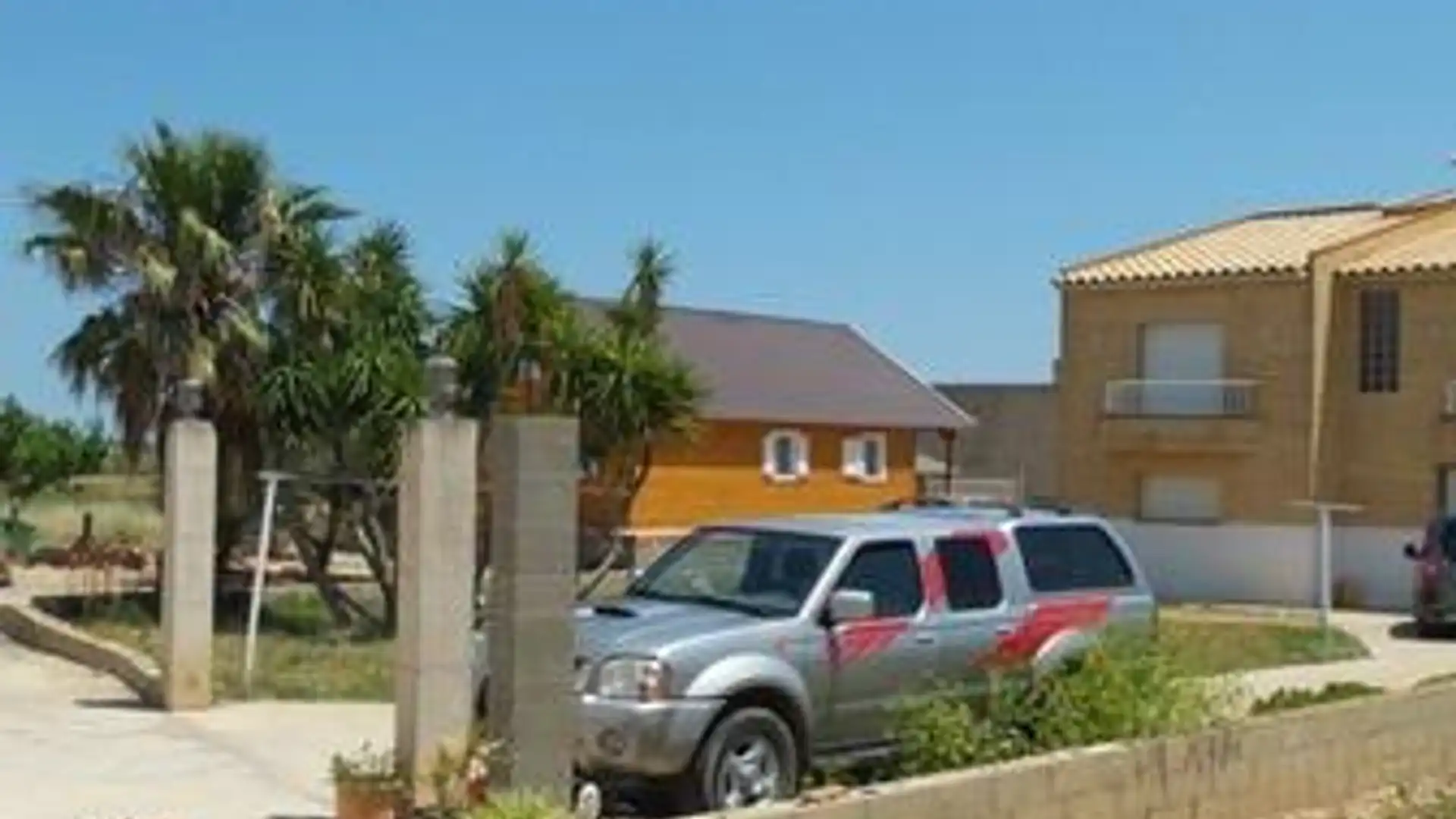 Houses for sale in Camarles  with Private garden