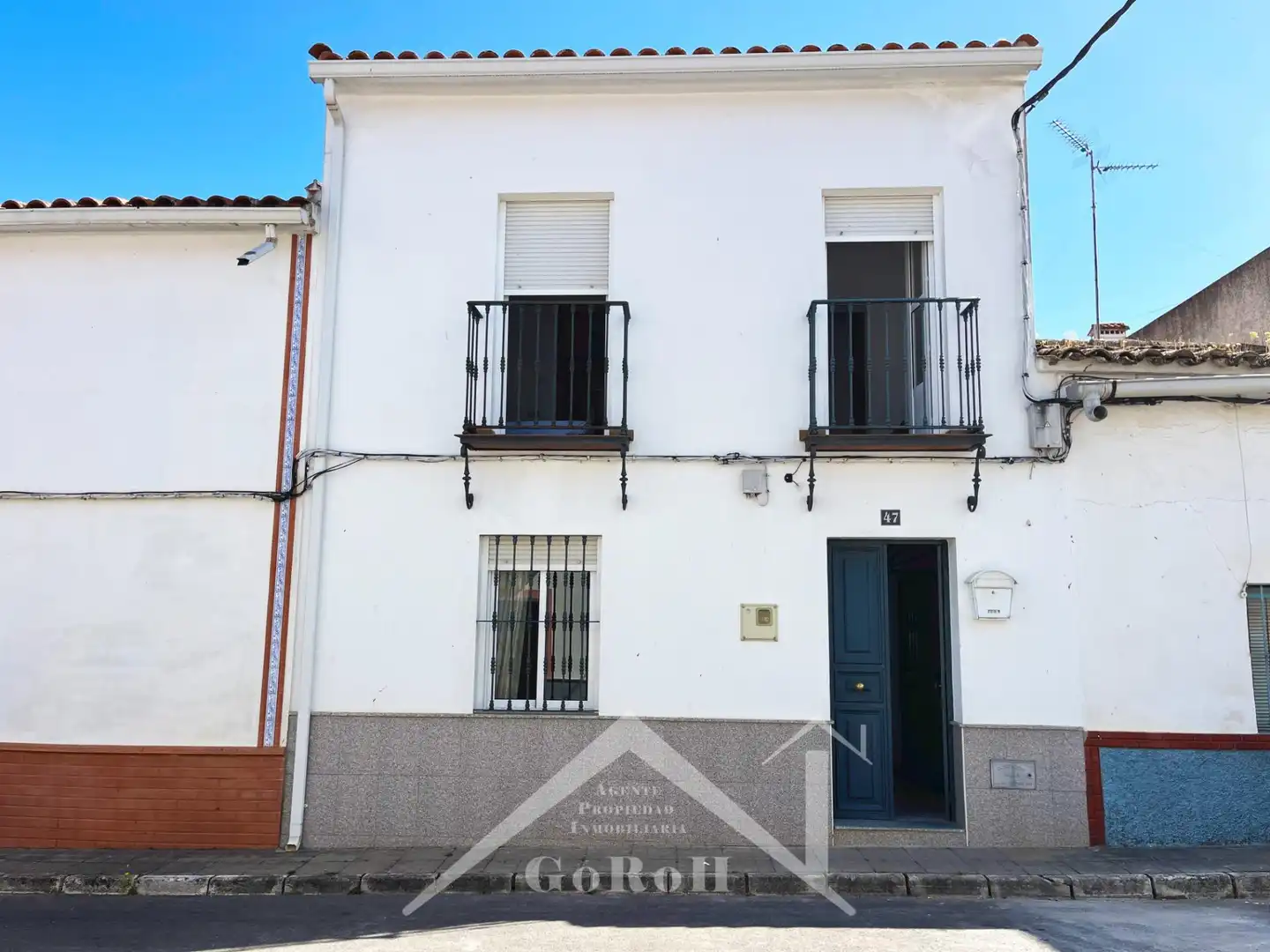 Vista exterior de Casa adosada en venta en Santa Olalla del Cala con Terraza, Trastero y Amueblado