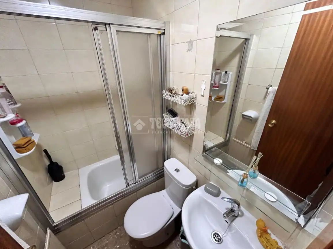 Bathroom of Flat for sale in Madrid  with Air Conditioner and Heating