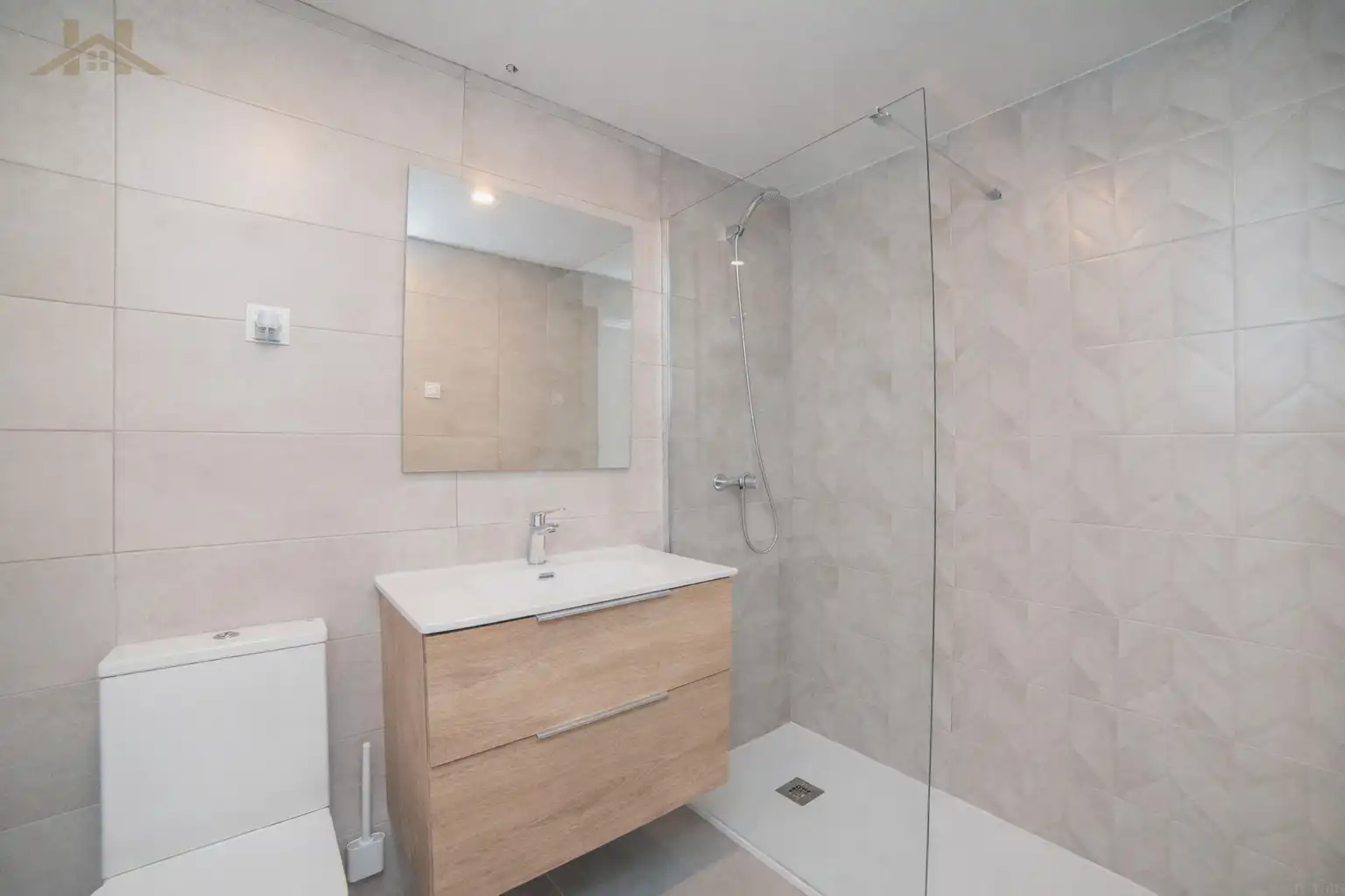 Baño de Piso en venta en Navalcarnero con Aire acondicionado, Calefacción y Terraza