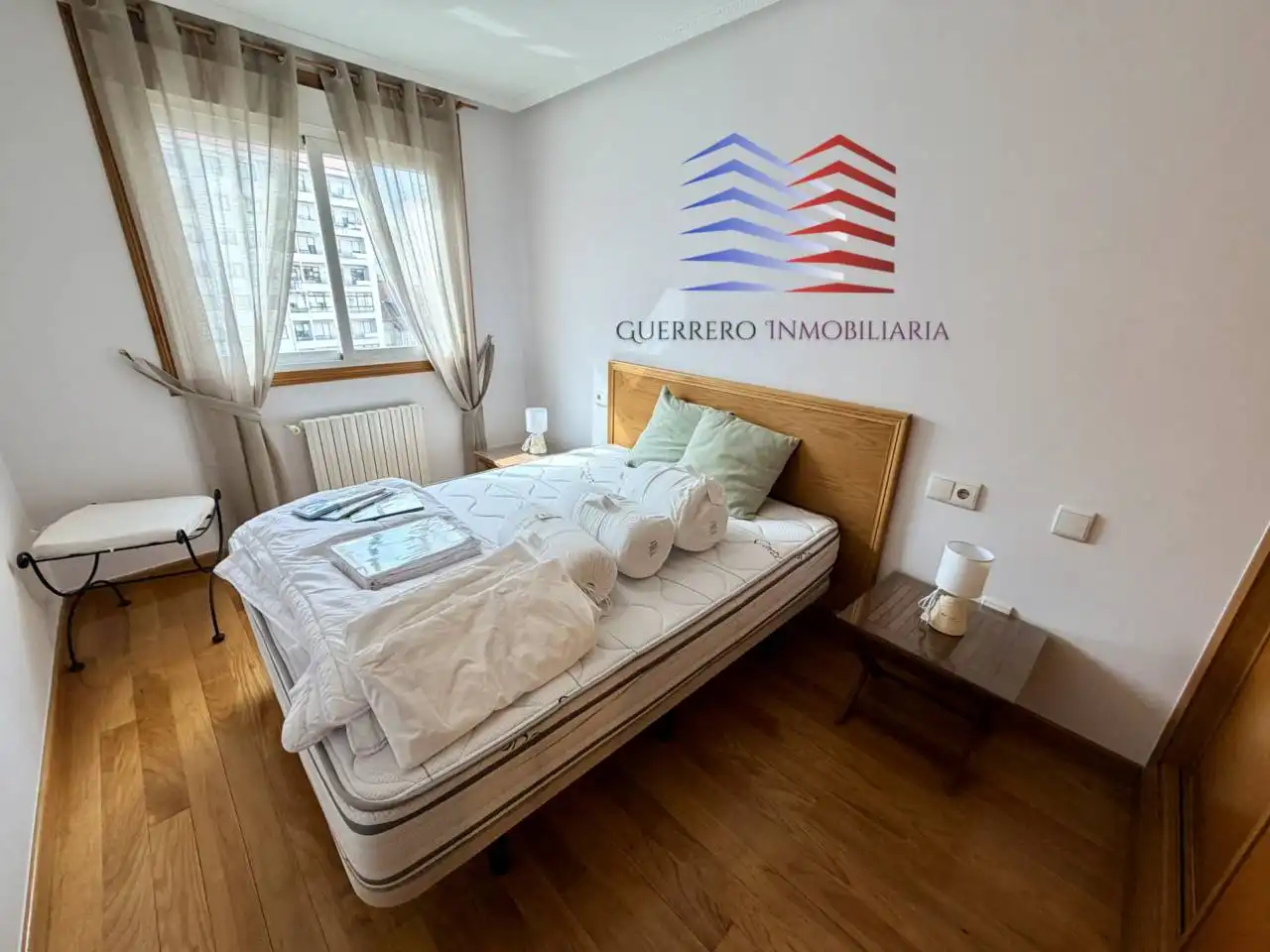 Bedroom of Apartments for rent in Ourense Capital   with Heating, Parquet flooring and Storage room
