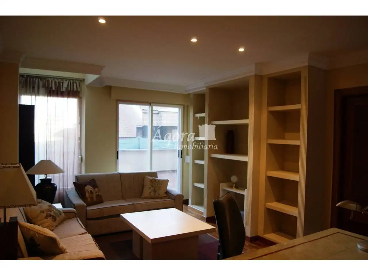 Sala de estar de Dúplex en venta en Valladolid con Calefacción, Parquet y Terraza