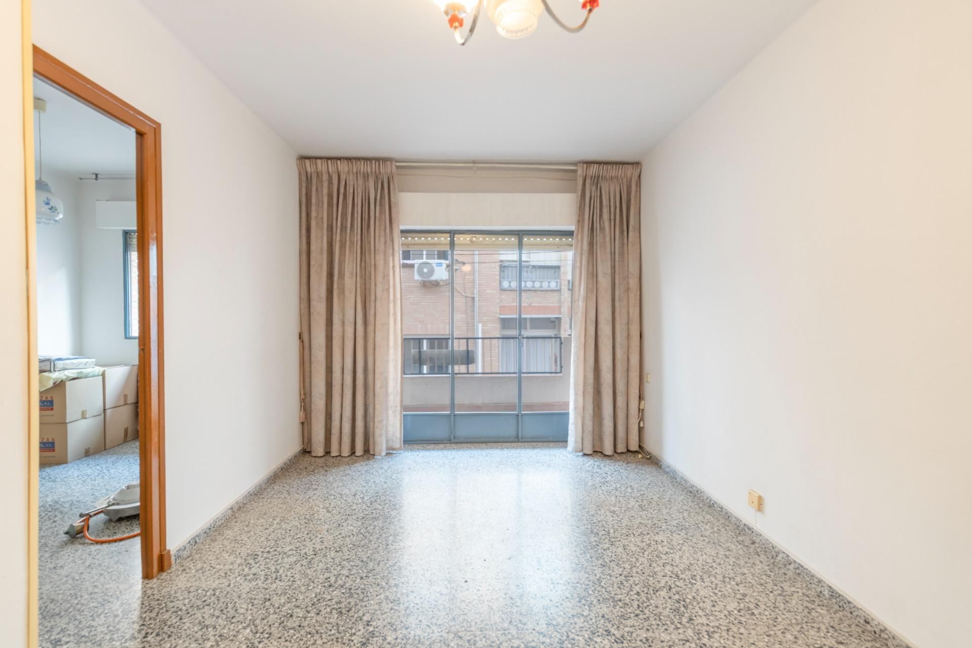 Habitación de Piso en venta en  Granada Capital con Terraza y Balcón