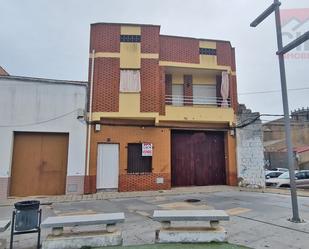 Vista exterior de Dúplex en venda en Miajadas amb Terrassa, Traster i Balcó