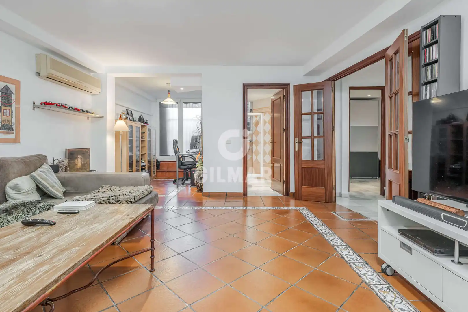 Sala d'estar de Casa adosada en venda en Gelves amb Calefacció, Jardí privat i Piscina