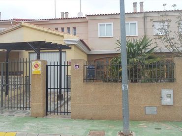 Maison mitoyenne avec balcon à vendre à Calle Benjamín Palencia 39