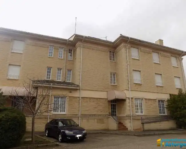 Vista exterior de Edificio en venta en Brazuelo