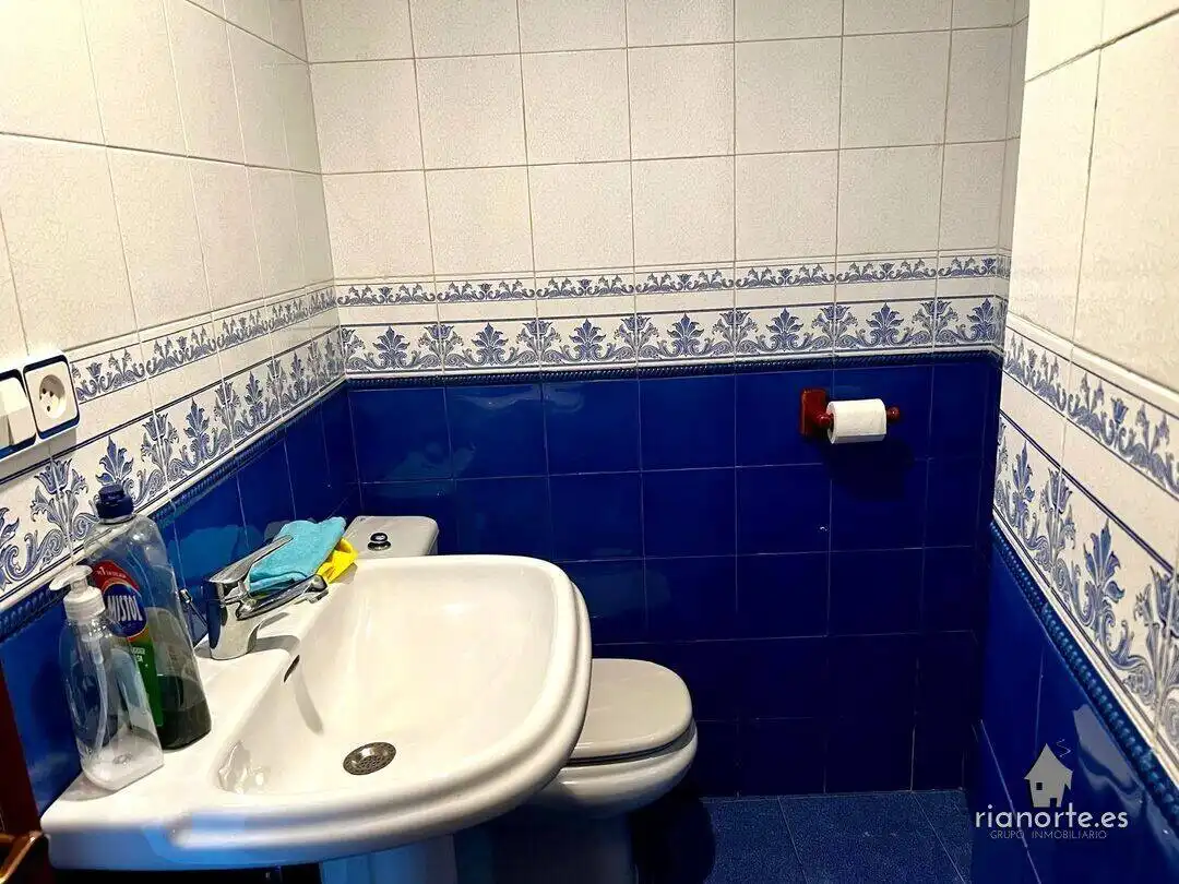 Bany de Oficina en venda en Langreo amb Aire condicionat i Calefacció