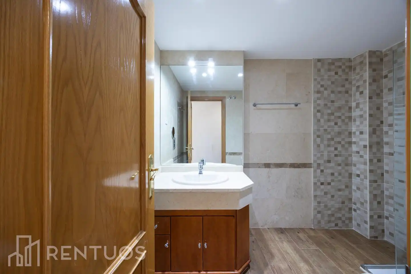 Badezimmer von Wohnung zur Miete in Madrid mit Klimaanlage, Heizung und Parkett