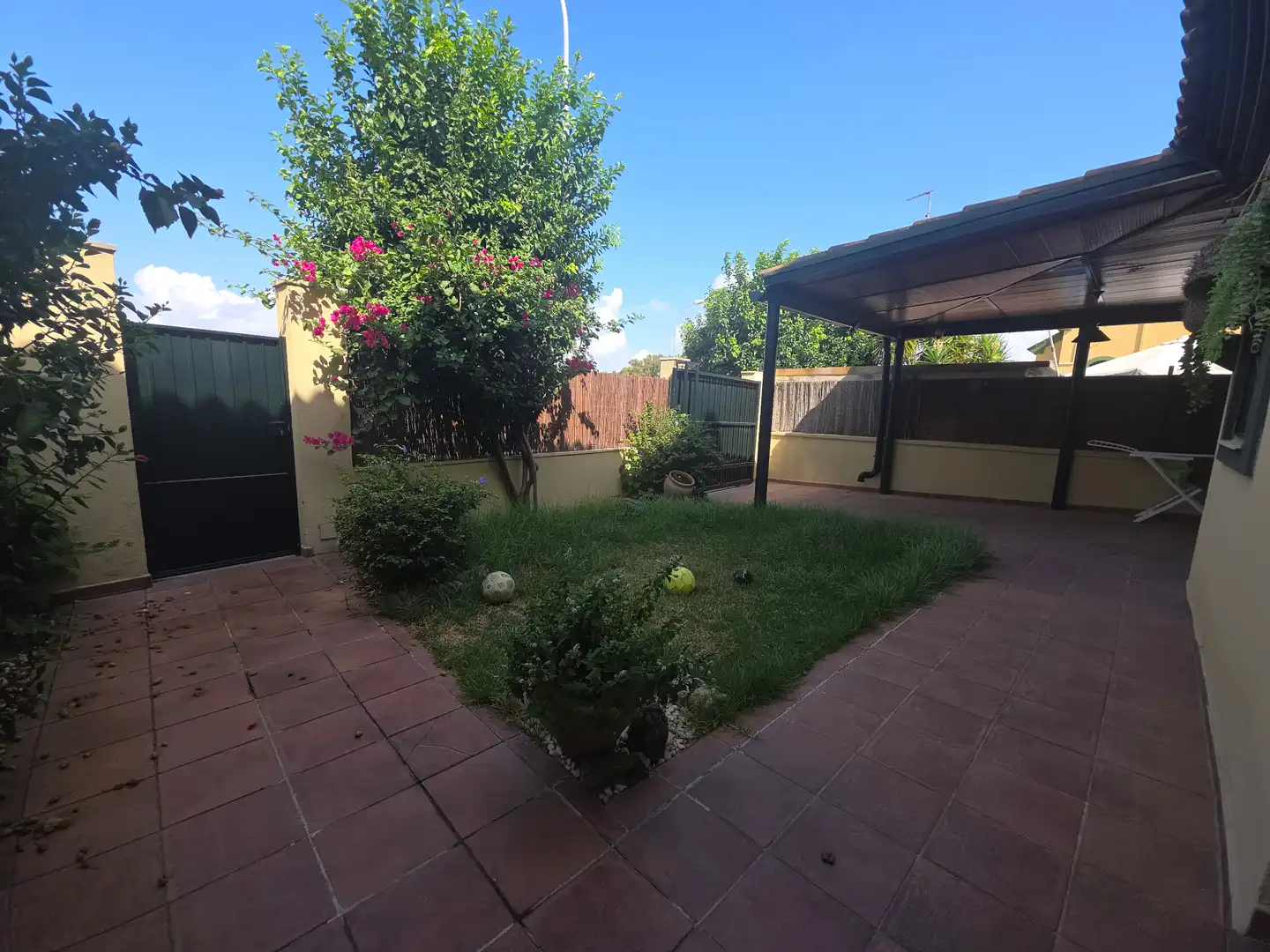 Jardín de Casa adosada en venta en Montequinto con Aire acondicionado, Calefacción y Jardín privado