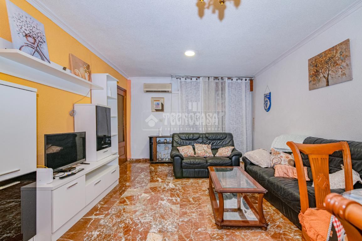 Living room of Flat for sale in  Granada Capital  with Heating, Furnished and Balcony