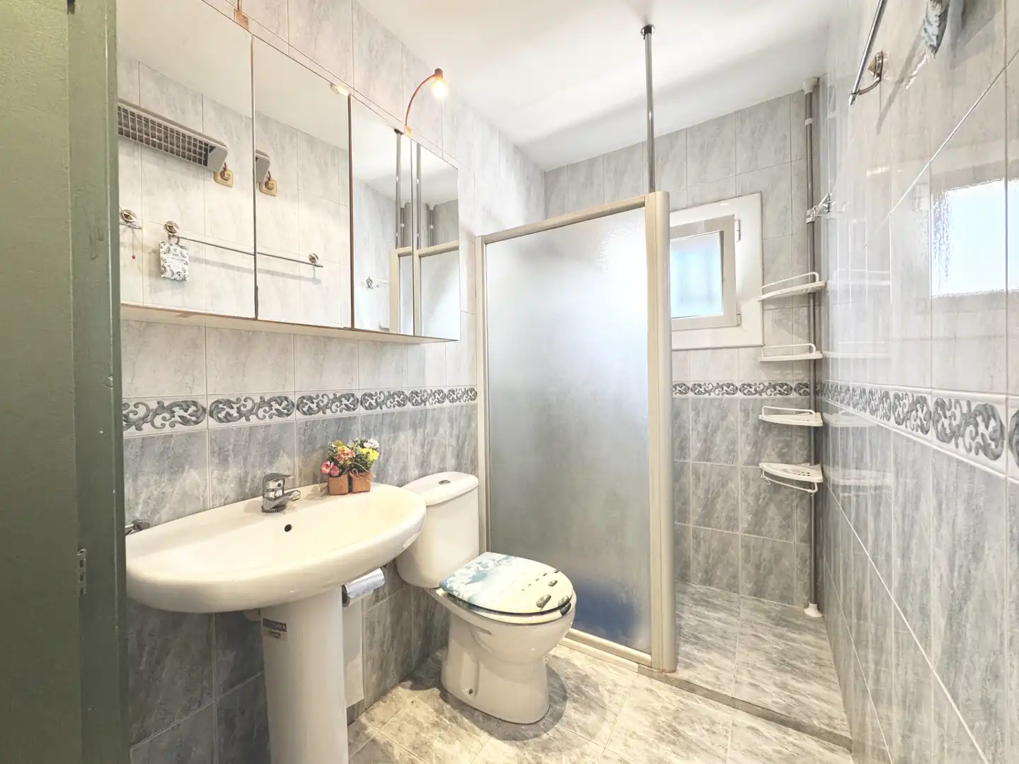 Bathroom of Houses for sale in L'Escala  with Private garden, Terrace and Alarm